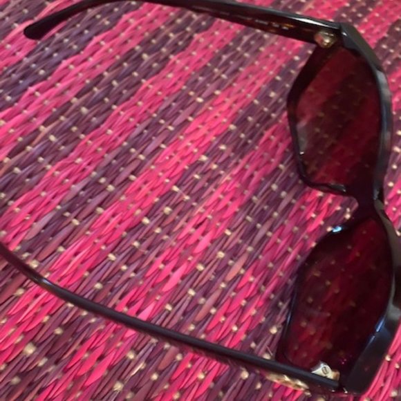 Preowned Women\'s Chanel sunglasses in tortoise color main image 4